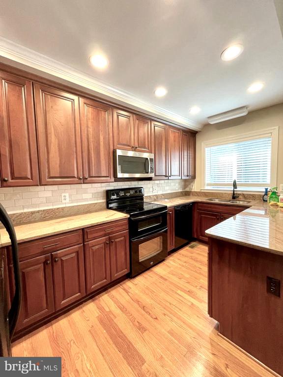 5624 GLEN EAGLES COURT
