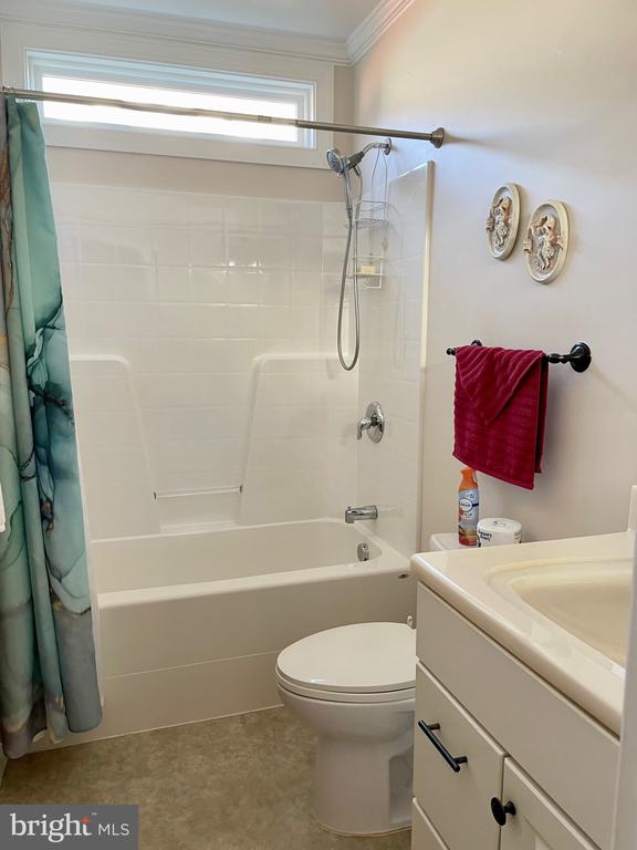 5624 GLEN EAGLES COURT