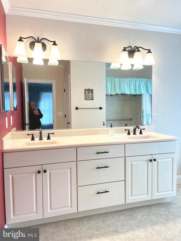 5624 GLEN EAGLES COURT