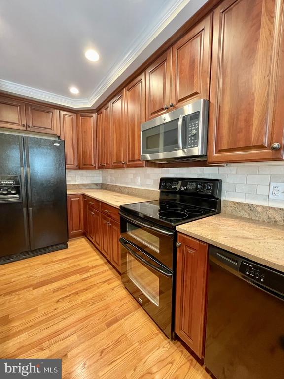 5624 GLEN EAGLES COURT