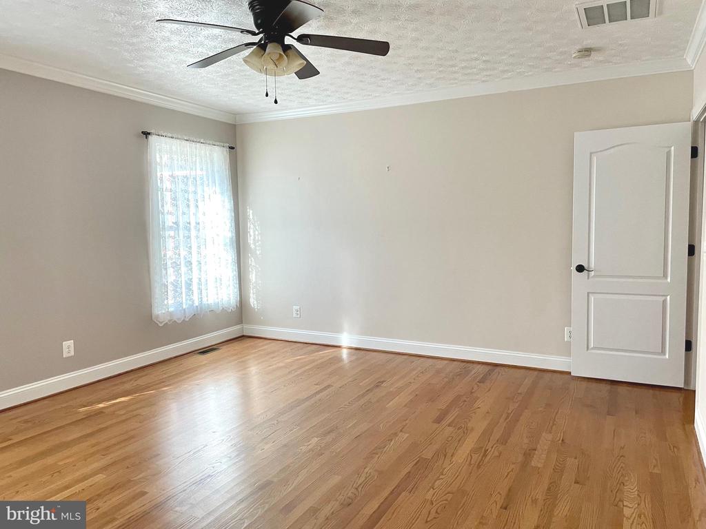 5624 GLEN EAGLES COURT
