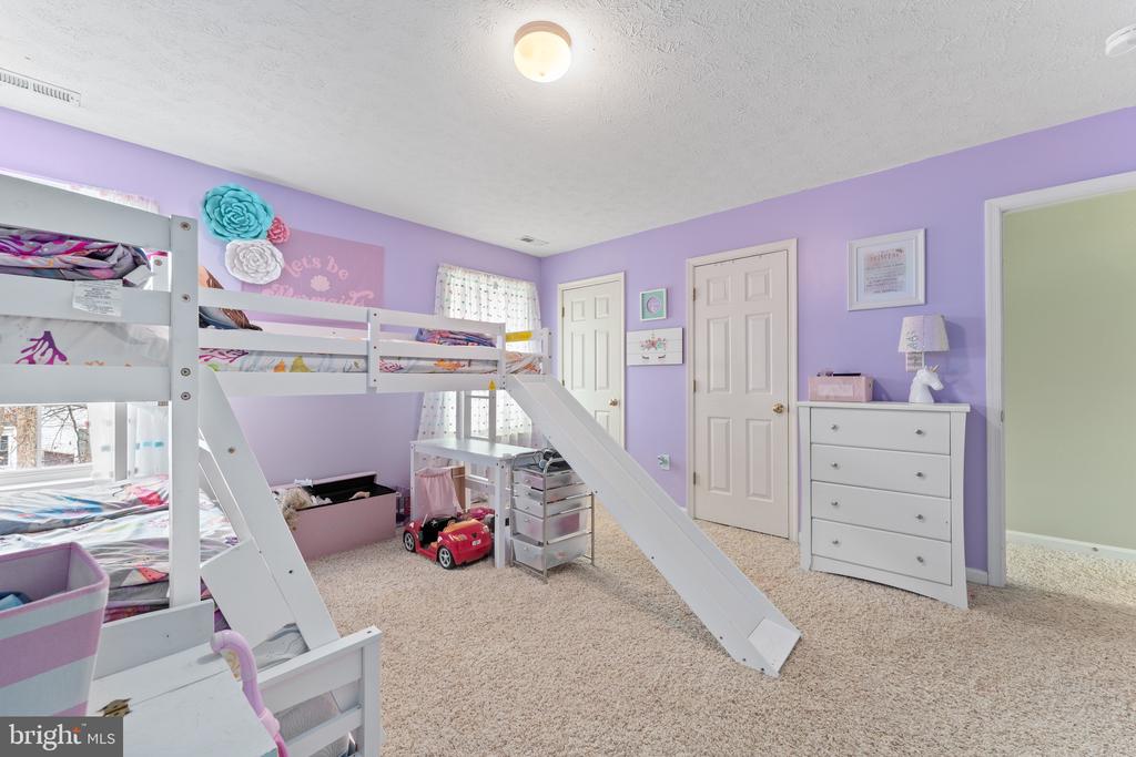 9402 BRAKEN COURT
