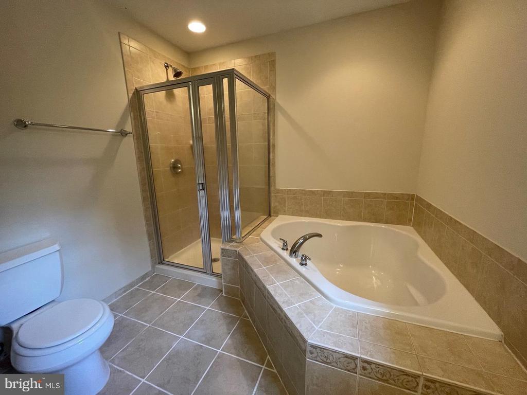 2323 VALENTINE DRIVE