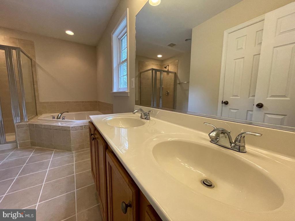 2323 VALENTINE DRIVE