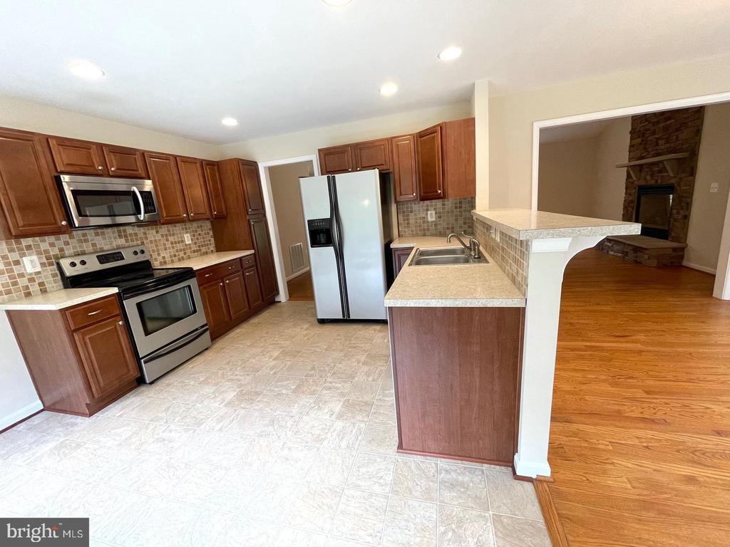 2323 VALENTINE DRIVE