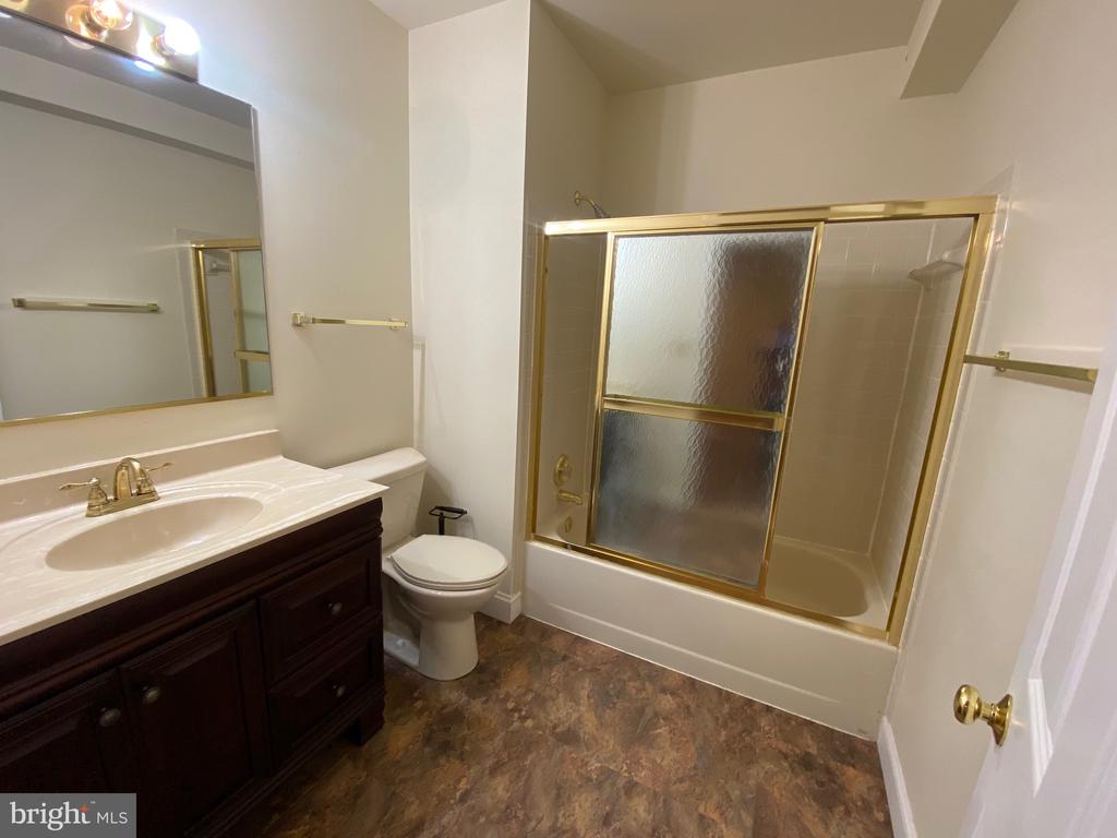 4115 CORBIN HALL LANE