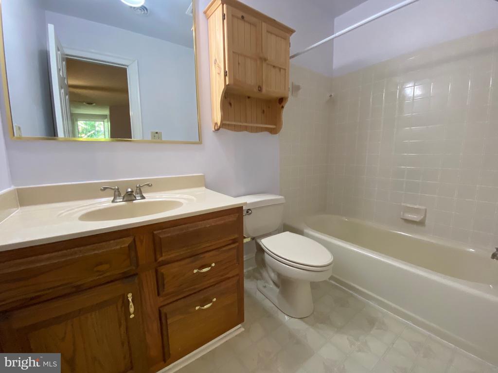 4115 CORBIN HALL LANE