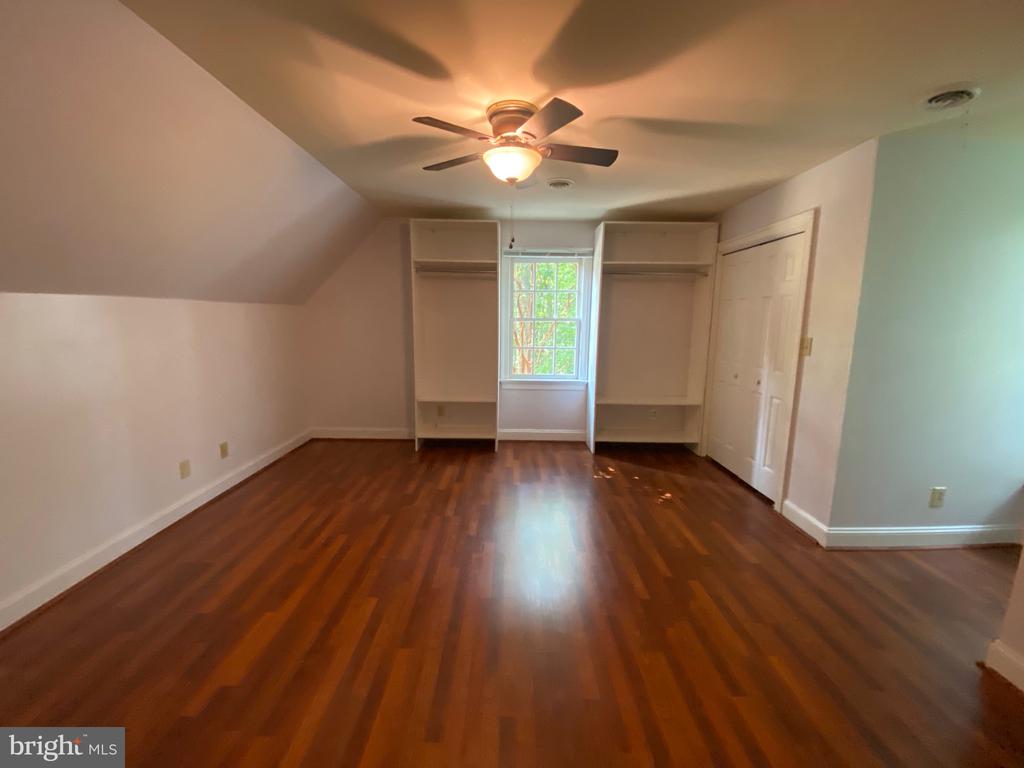 4115 CORBIN HALL LANE