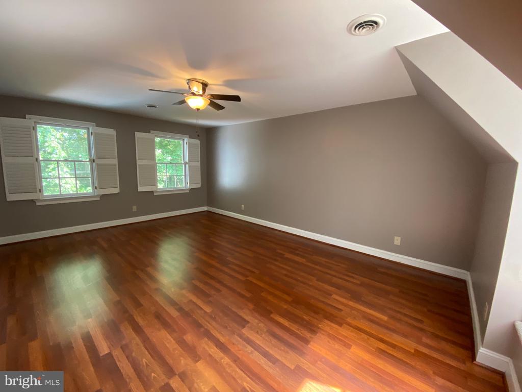 4115 CORBIN HALL LANE