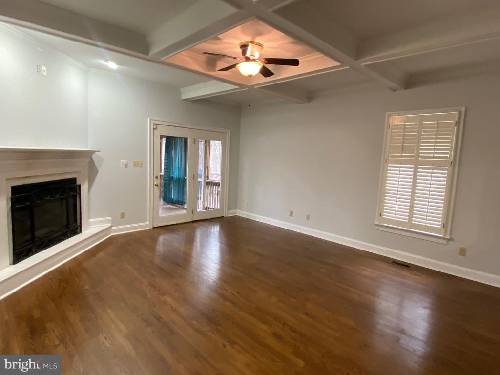 4115 CORBIN HALL LANE