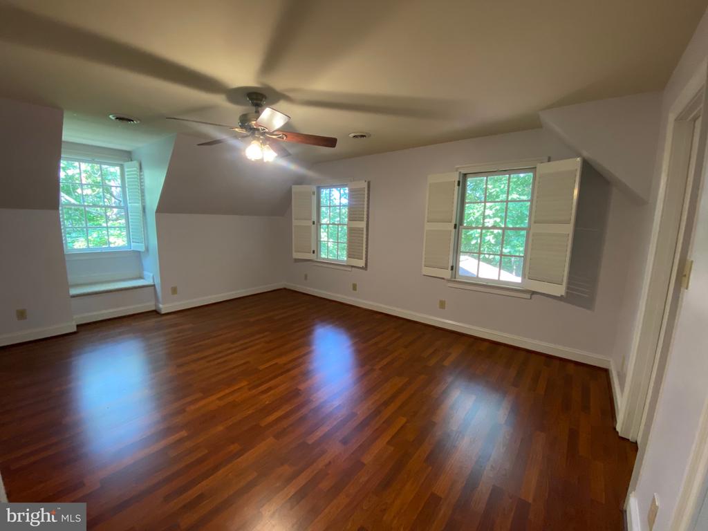 4115 CORBIN HALL LANE