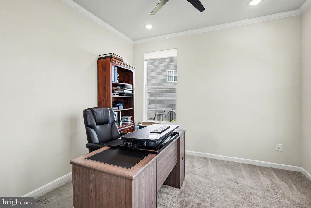1728 LEGACY LANE