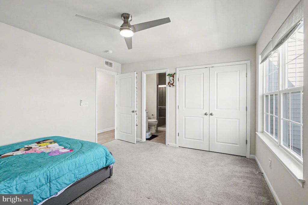 1728 LEGACY LANE