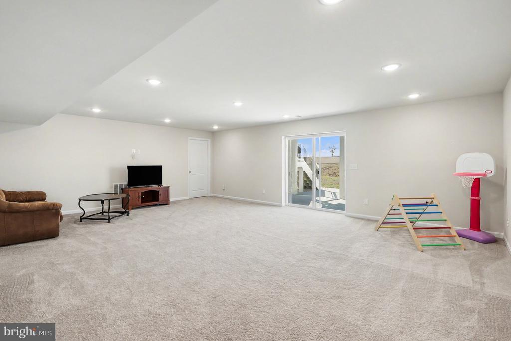 1728 LEGACY LANE