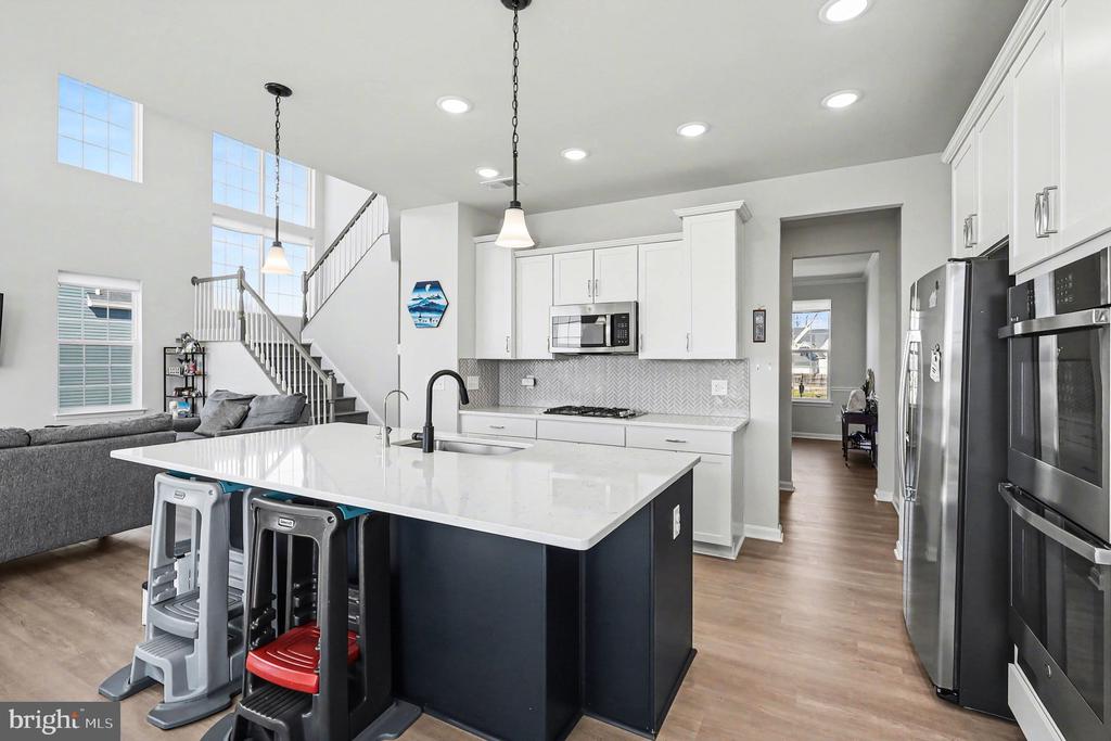 1728 LEGACY LANE