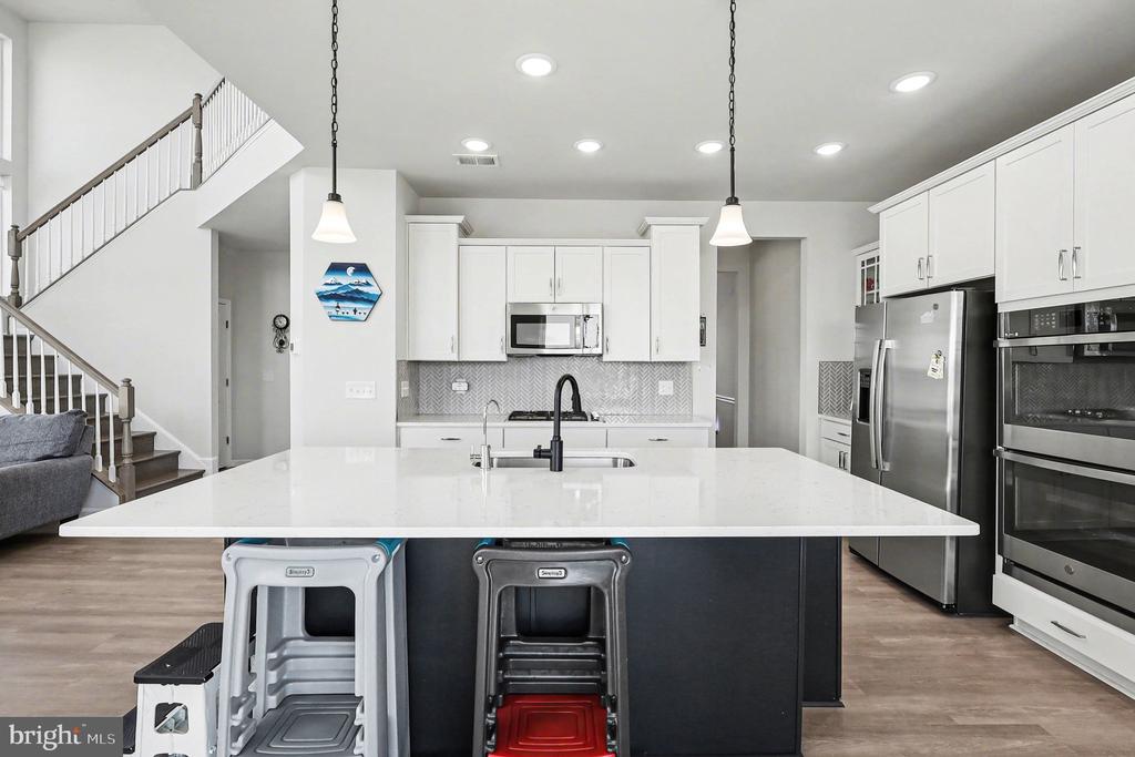 1728 LEGACY LANE