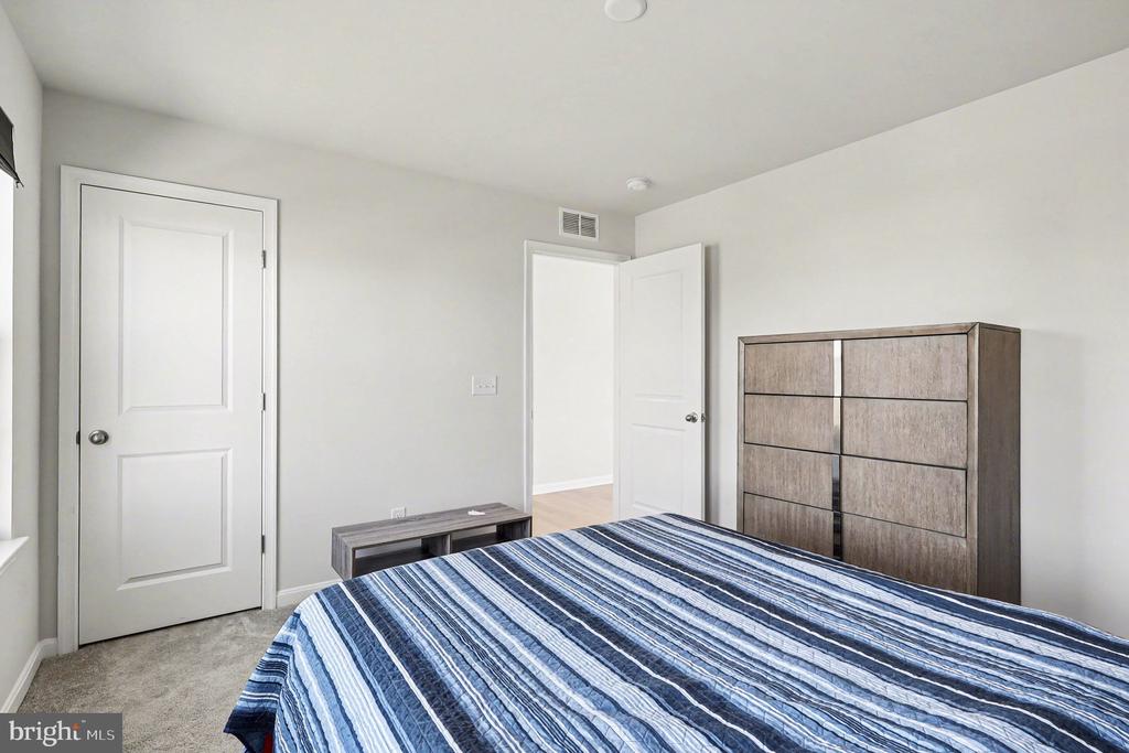 1728 LEGACY LANE