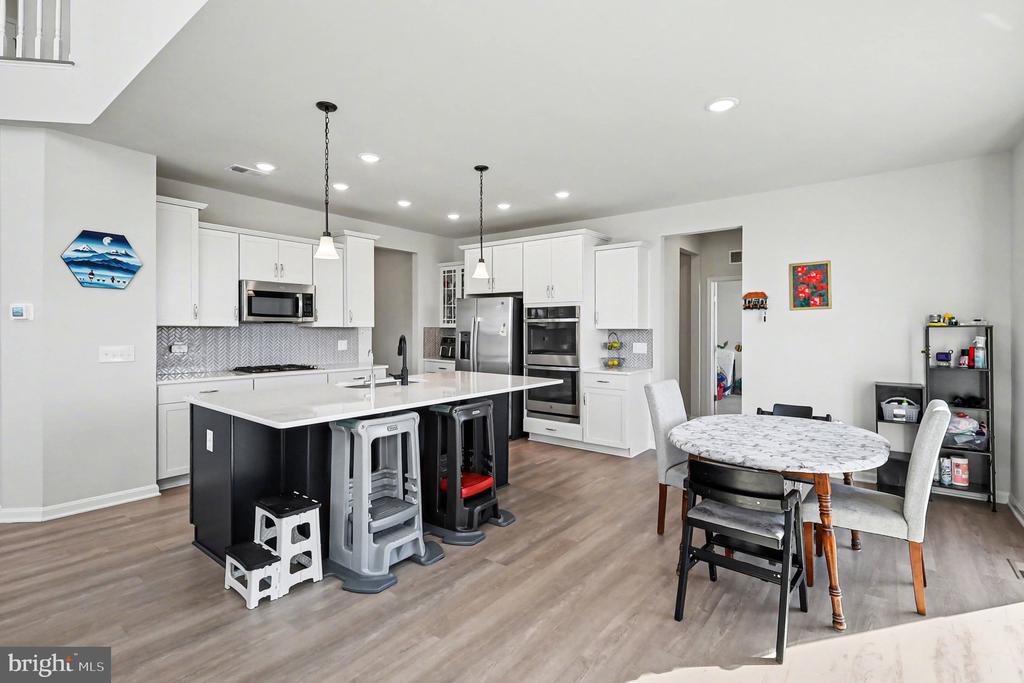 1728 LEGACY LANE