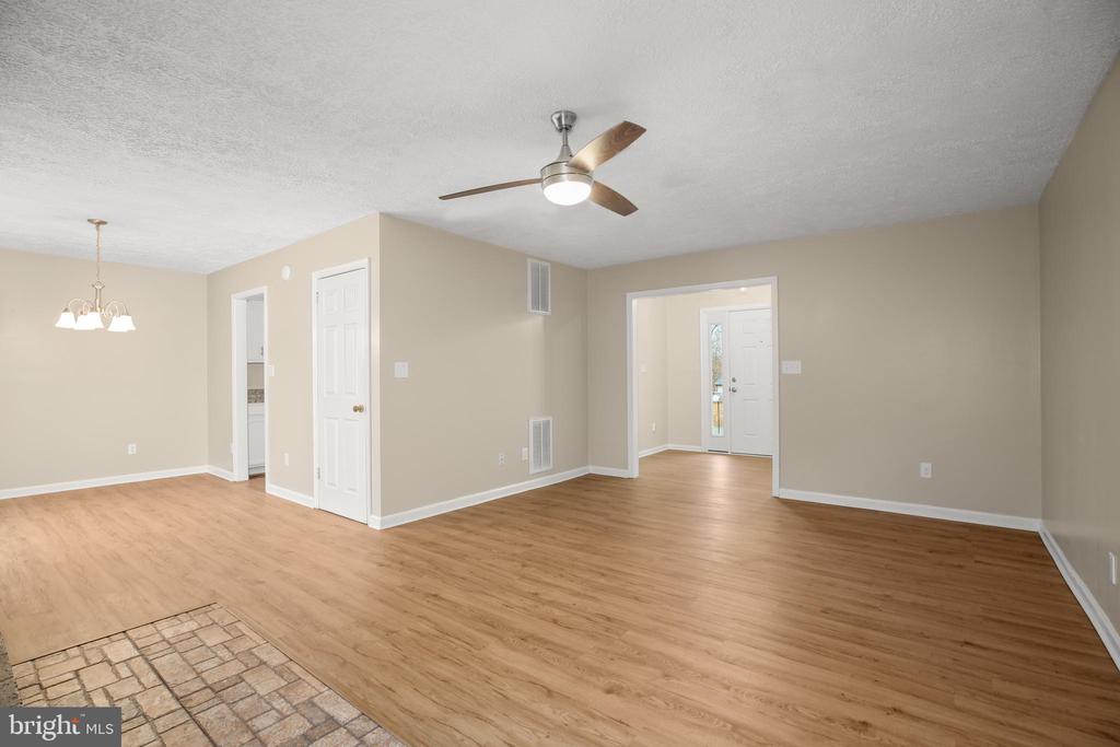 4 JONQUIL COURT