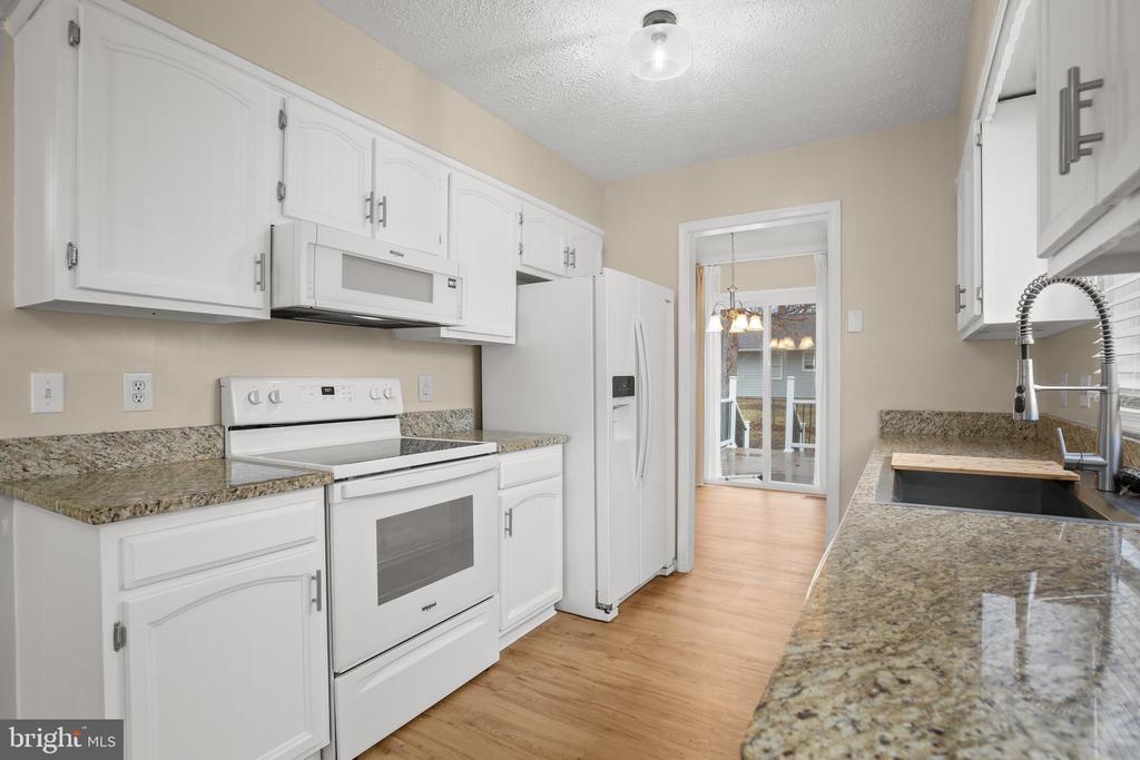 4 JONQUIL COURT