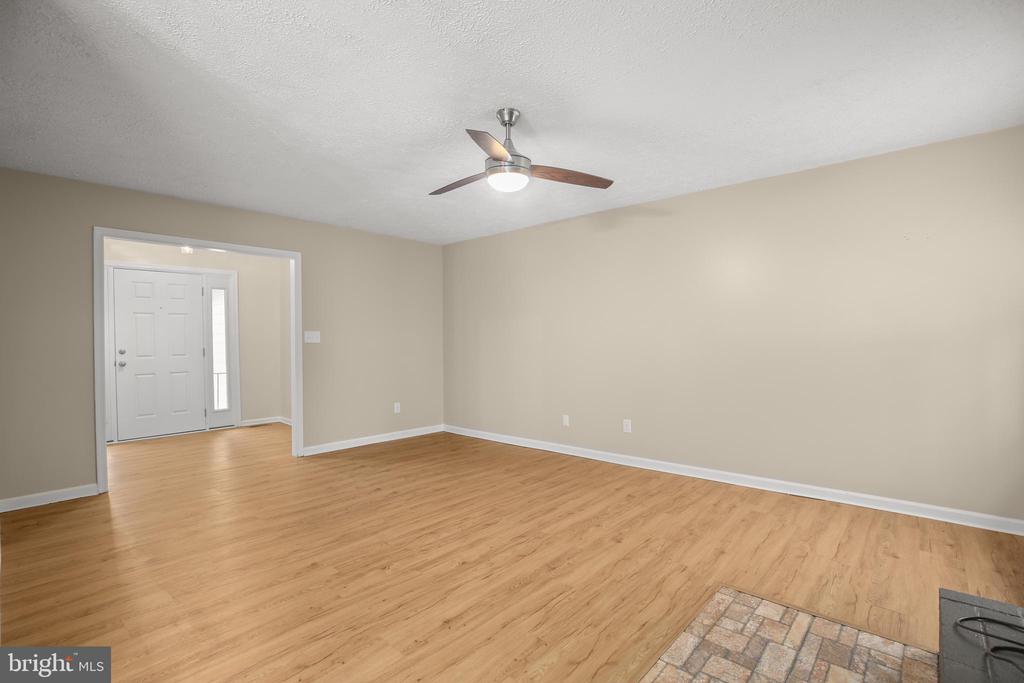 4 JONQUIL COURT
