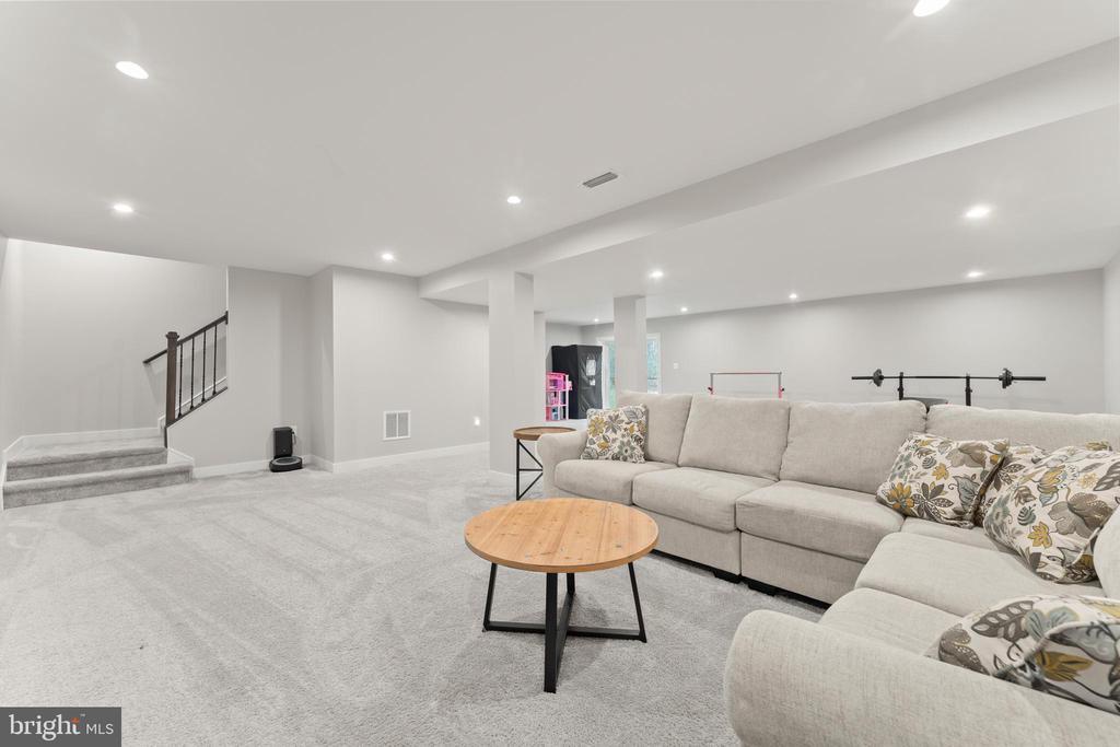 8600 RAWLINGS COURT