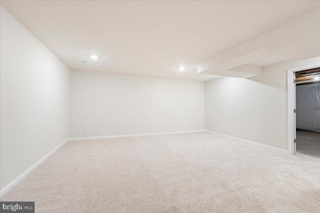 7404 JAKE COURT