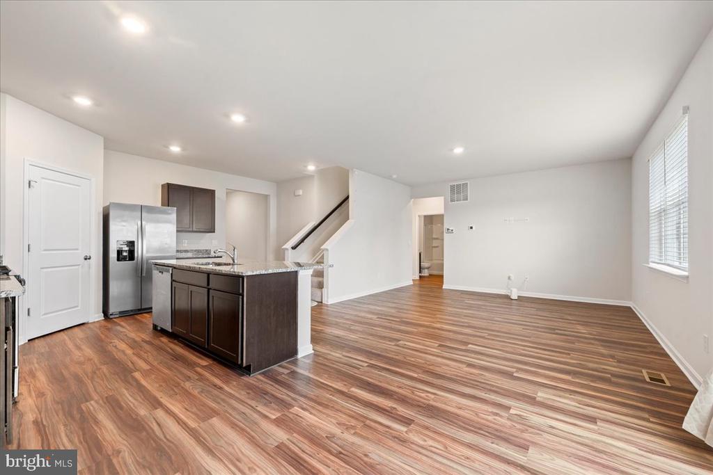 7404 JAKE COURT