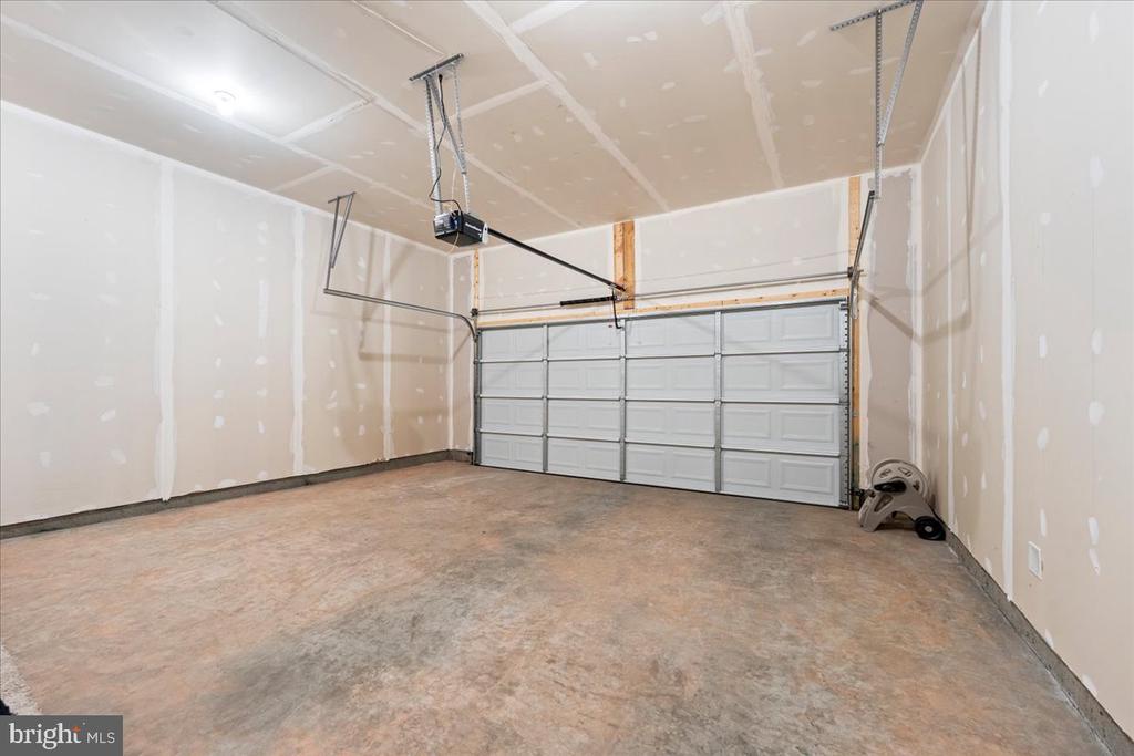 7404 JAKE COURT