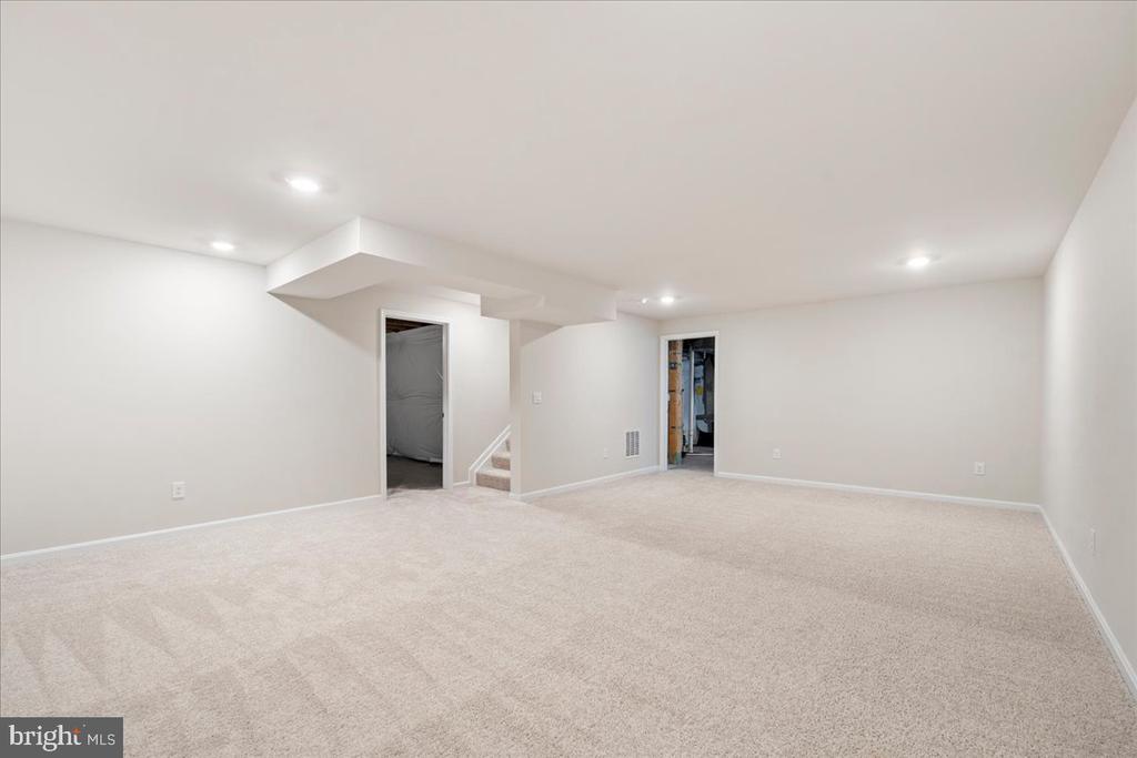 7404 JAKE COURT