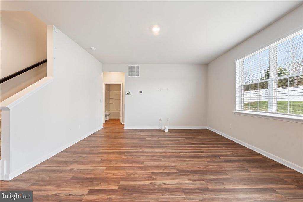 7404 JAKE COURT