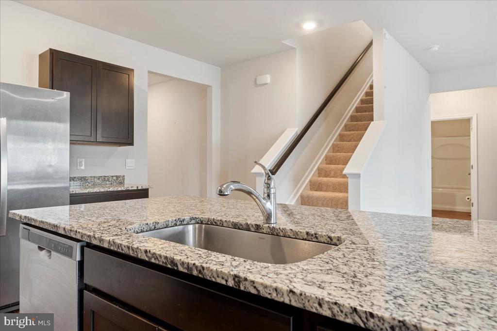 7404 JAKE COURT