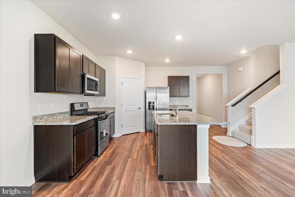7404 JAKE COURT