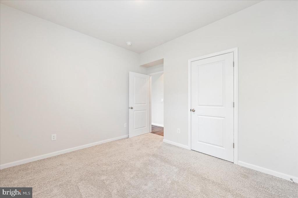 7404 JAKE COURT