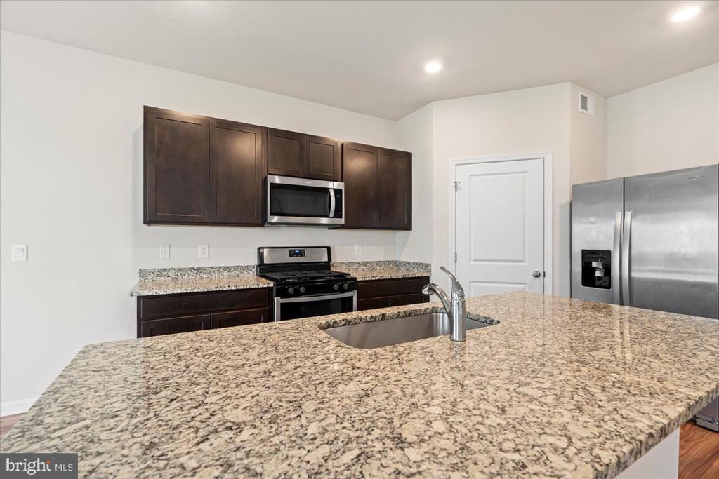7404 JAKE COURT