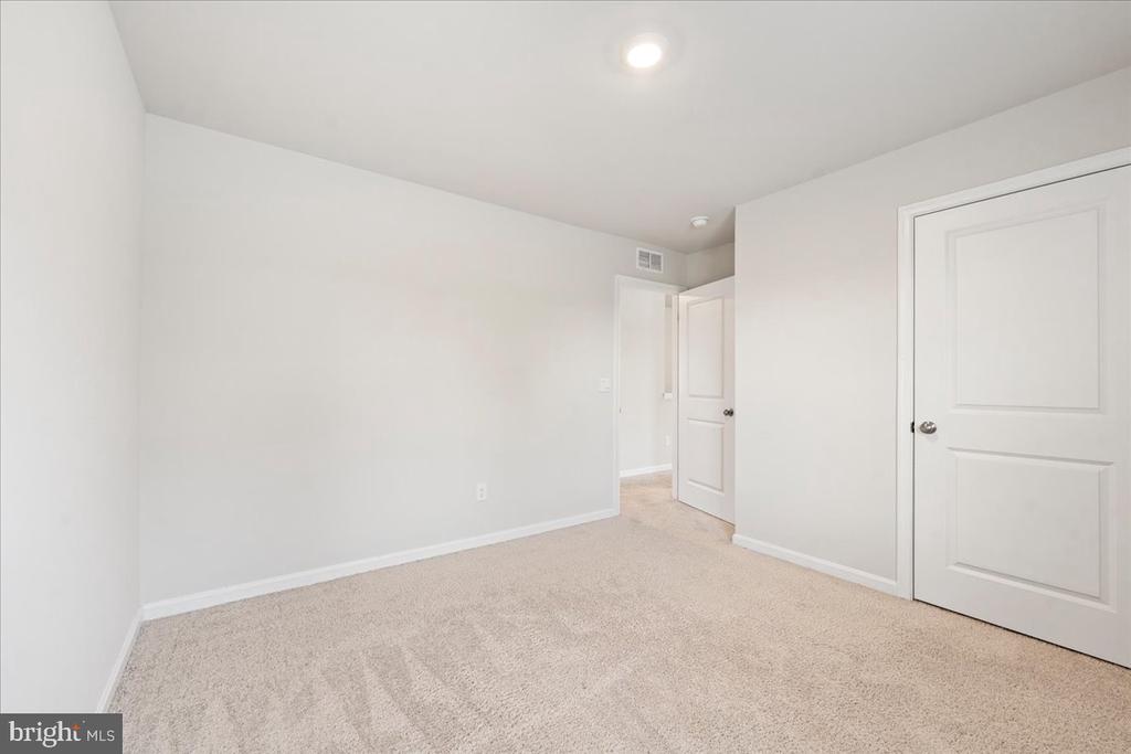 7404 JAKE COURT