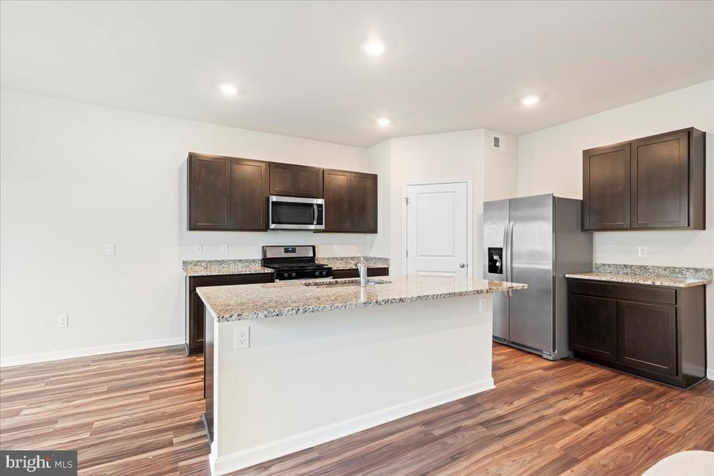 7404 JAKE COURT