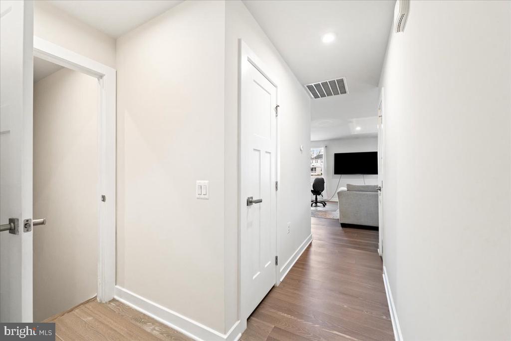 7609 LOUGHTON LANE