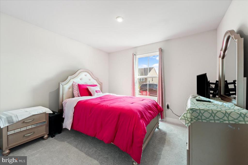 7609 LOUGHTON LANE