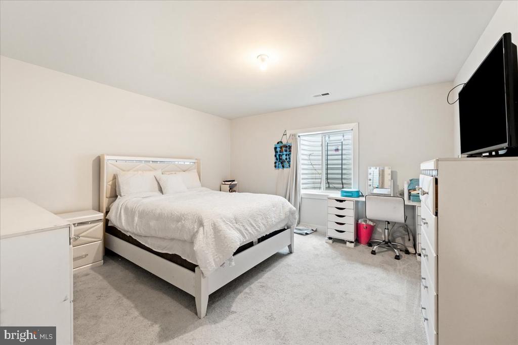 7609 LOUGHTON LANE