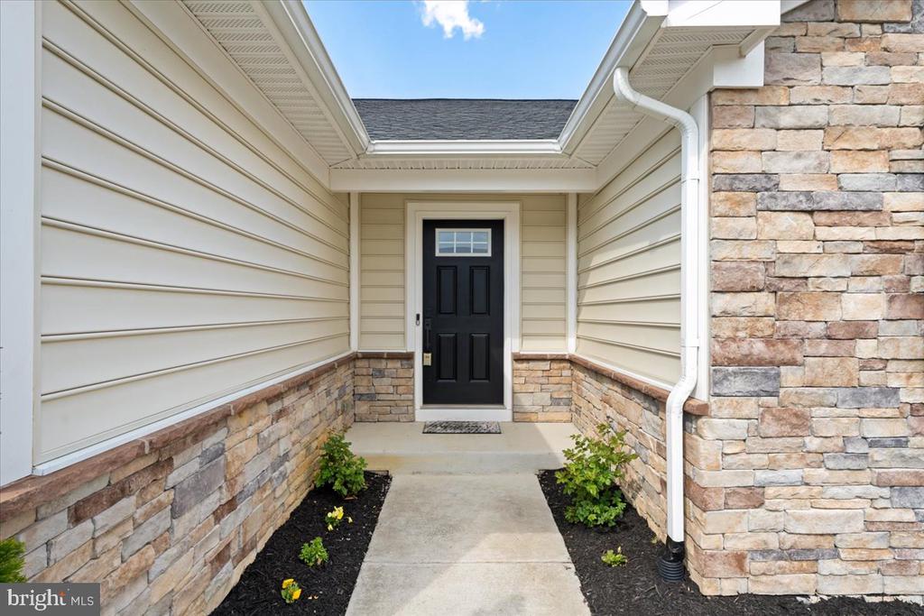 7609 LOUGHTON LANE