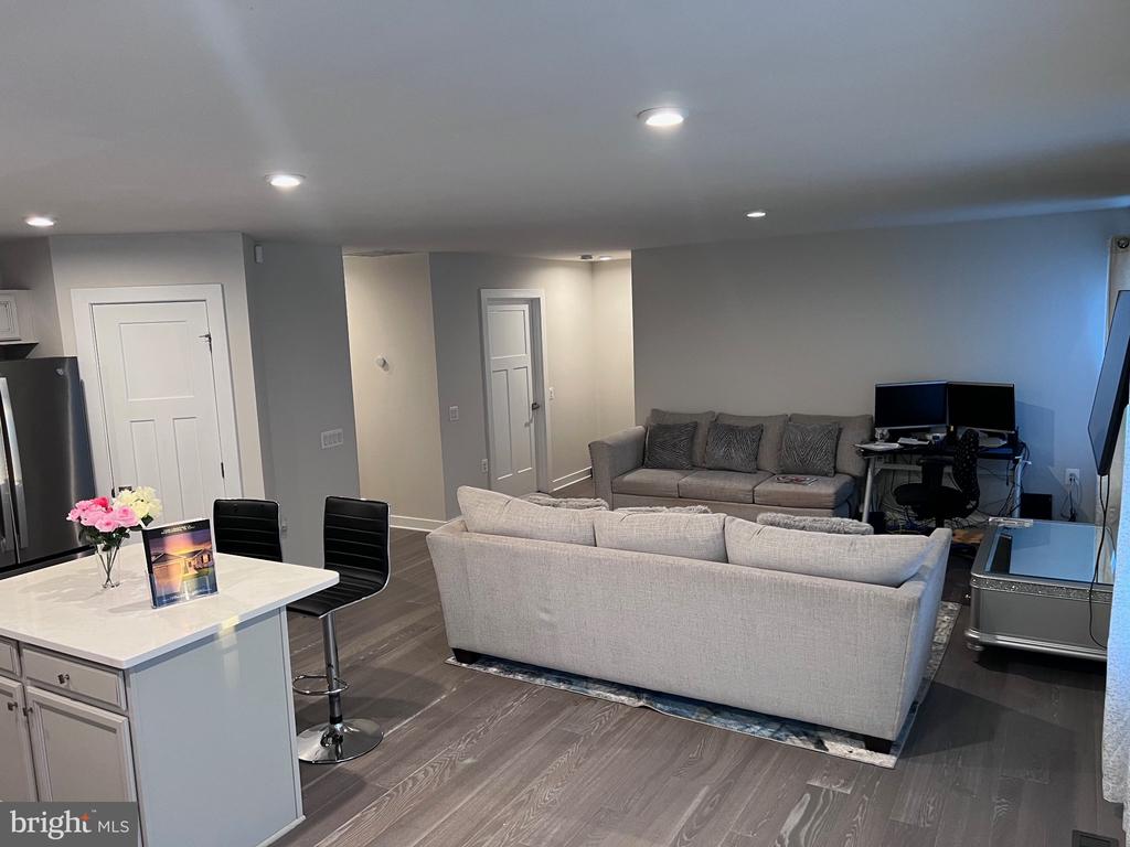 7609 LOUGHTON LANE