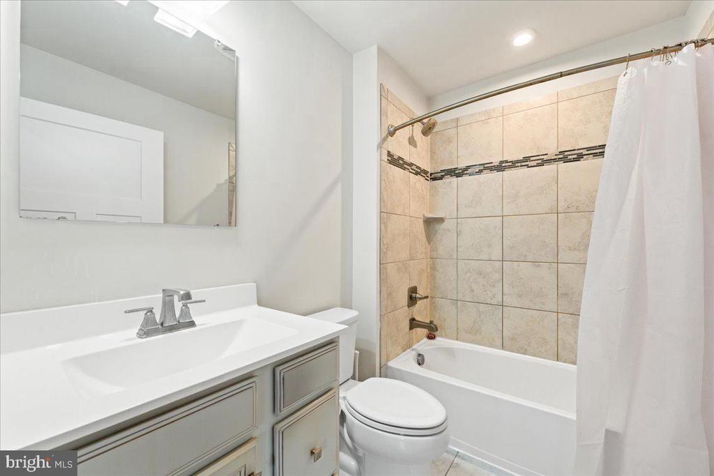 7609 LOUGHTON LANE