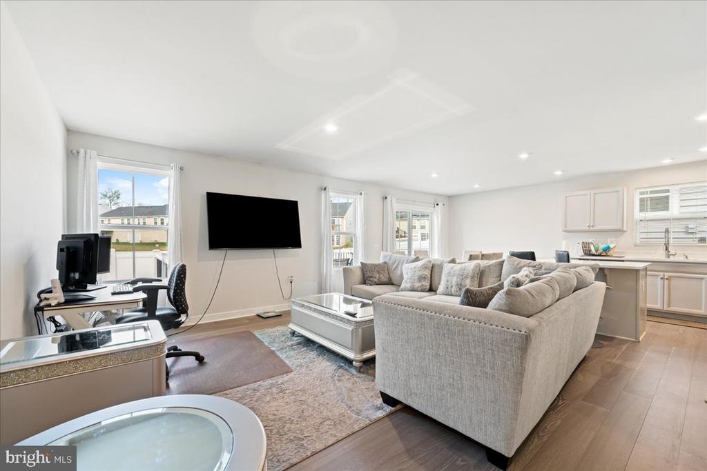 7609 LOUGHTON LANE
