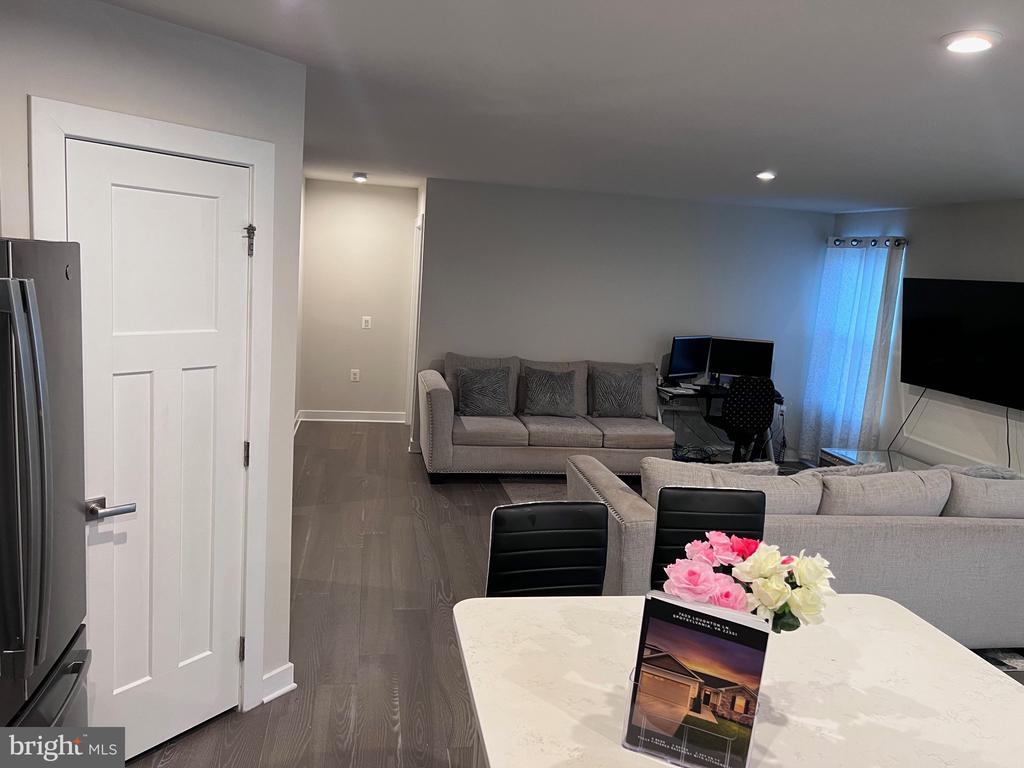 7609 LOUGHTON LANE