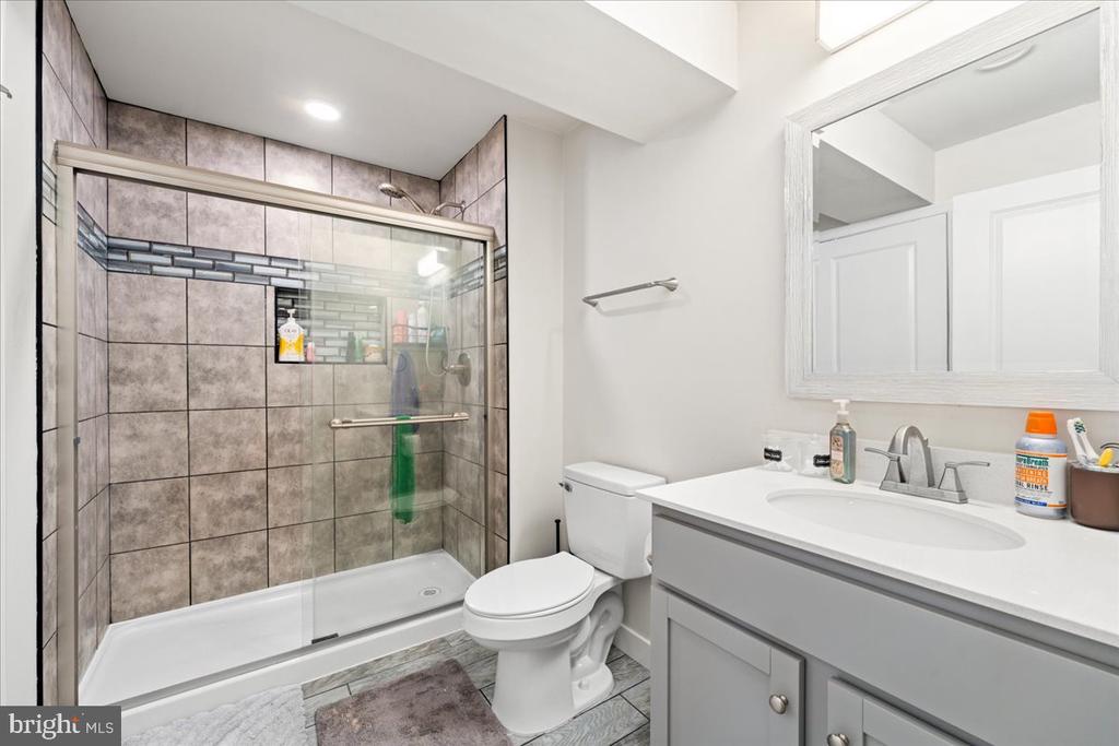 7609 LOUGHTON LANE