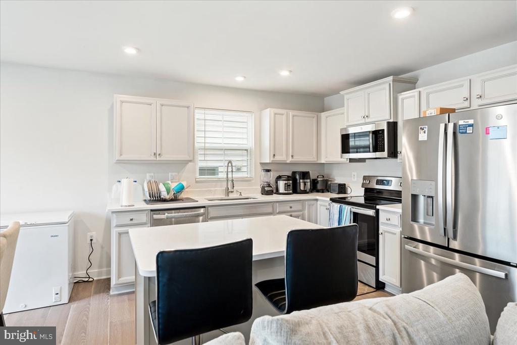 7609 LOUGHTON LANE