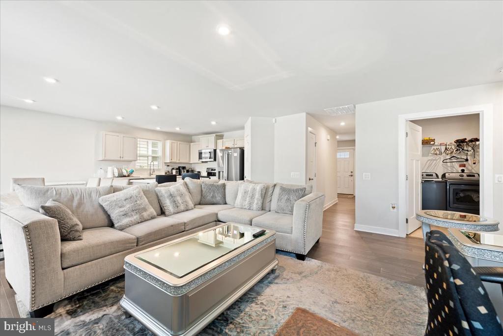 7609 LOUGHTON LANE