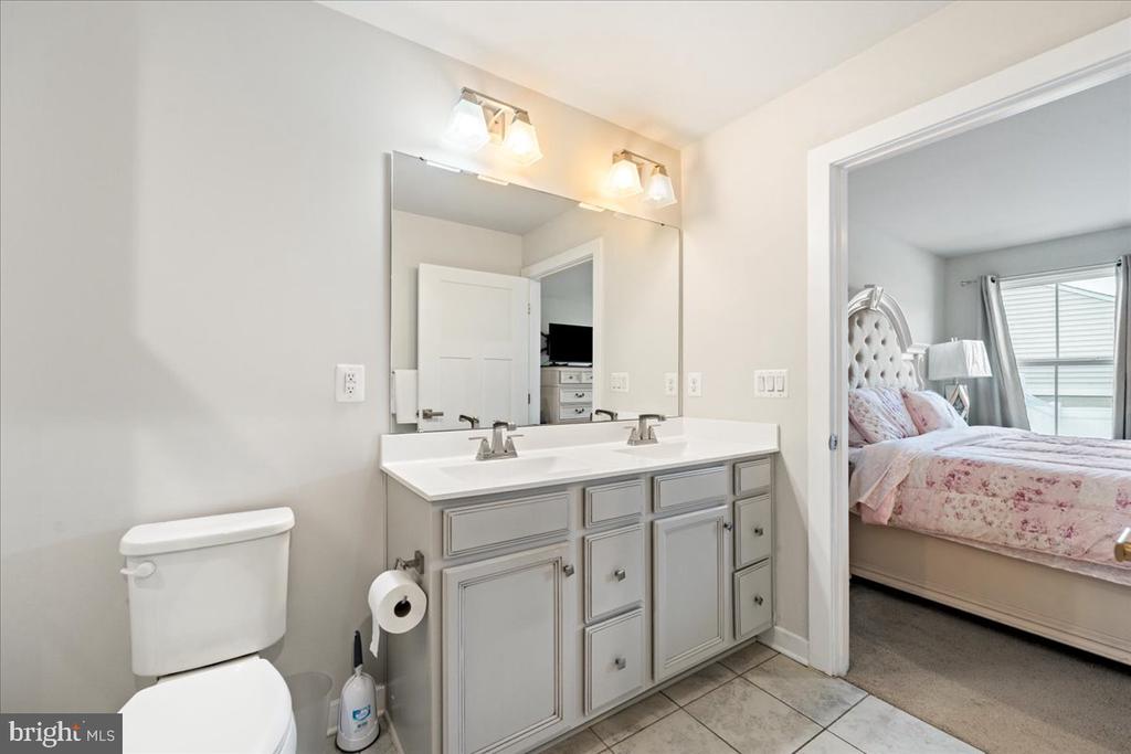 7609 LOUGHTON LANE