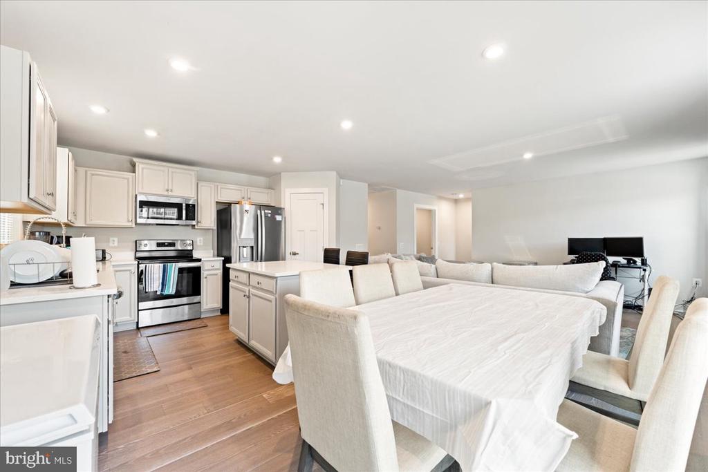 7609 LOUGHTON LANE